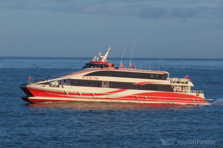 ship photo by Ya Ray Yang