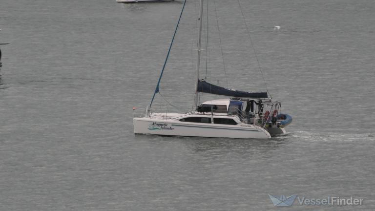 MAGNETIC ISLANDER photo
