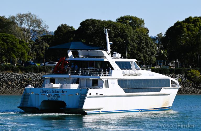 HERON ISLANDER photo