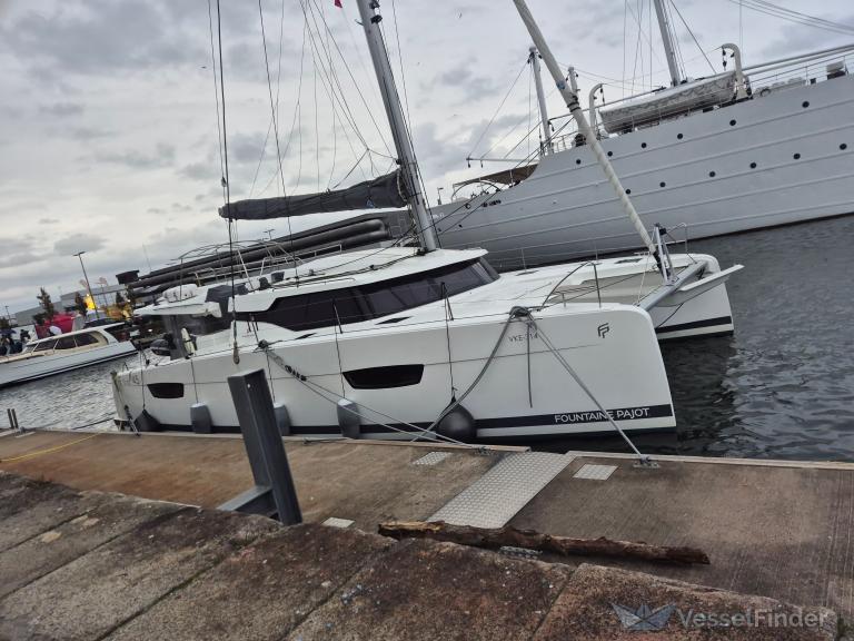 FOUNTAINE PAJOT MY6 photo