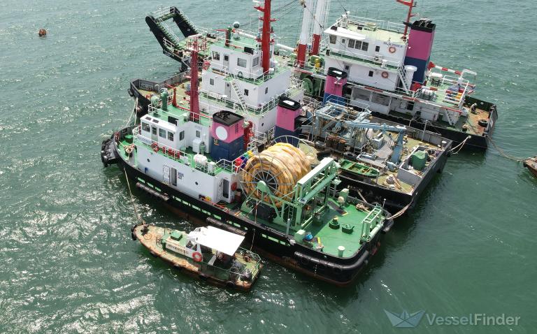 SRIRACHA OFFSHORE882 photo