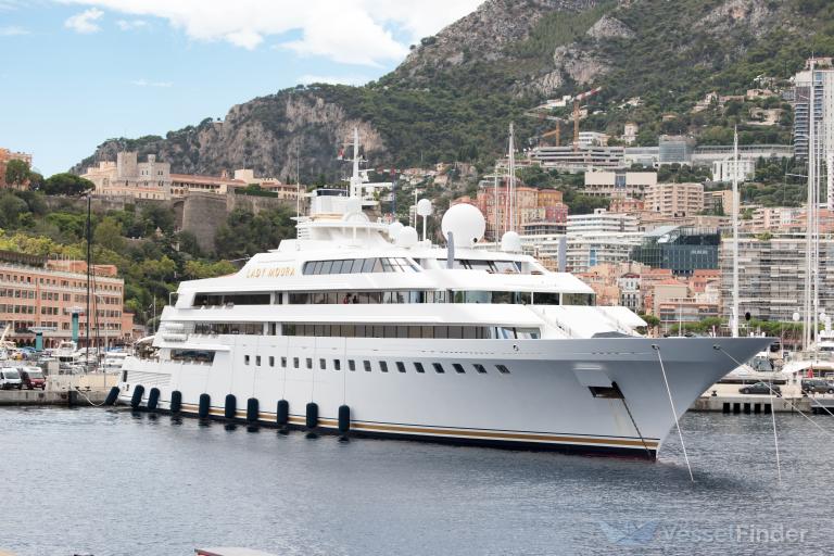 superyacht lady moura location