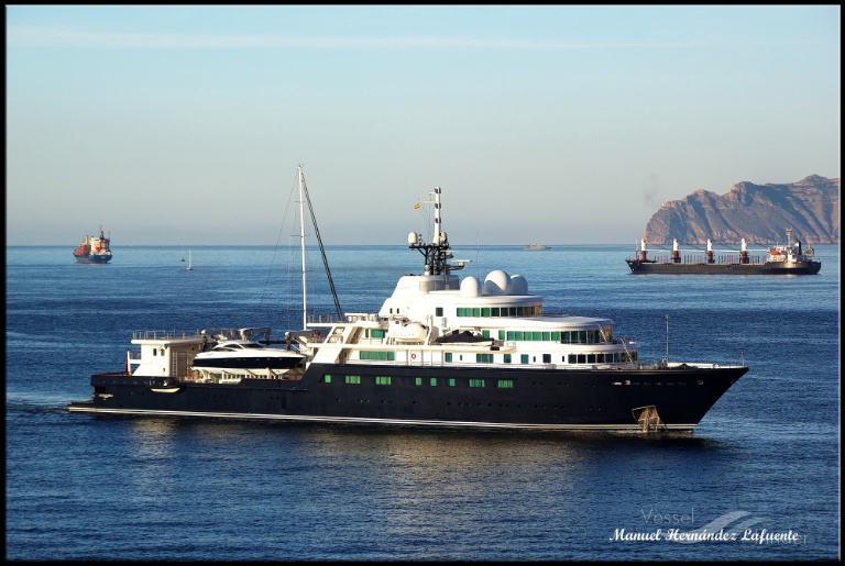 le grand bleu yacht position