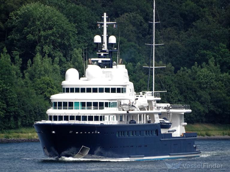 Le Grand Bleu Yacht Details And Current Position Imo 1006829 Mmsi 310380000 Vesselfinder