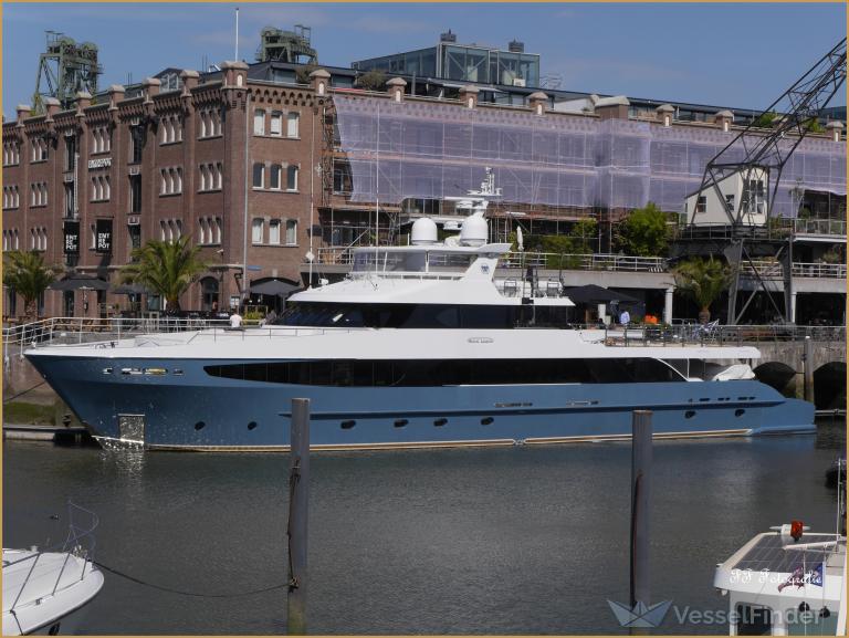 FLYING MANTA, Yacht Details and current position IMO 1008358