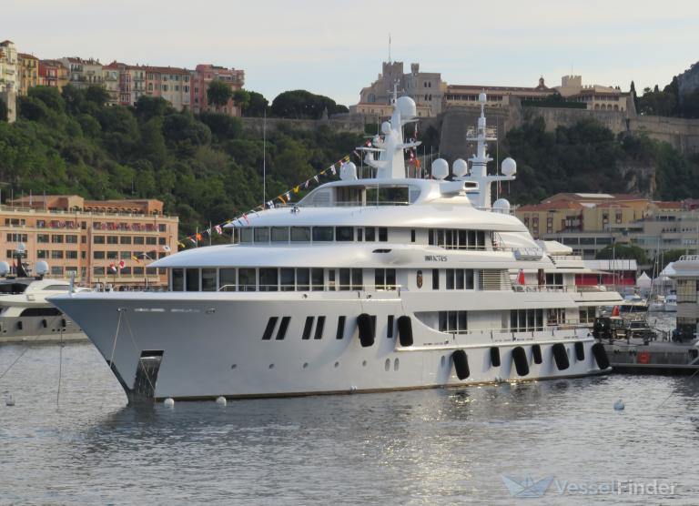 invictus yacht proprietario