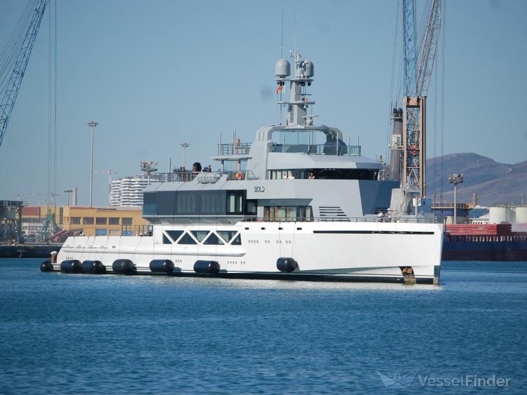 ship photo by F.YBANCOS