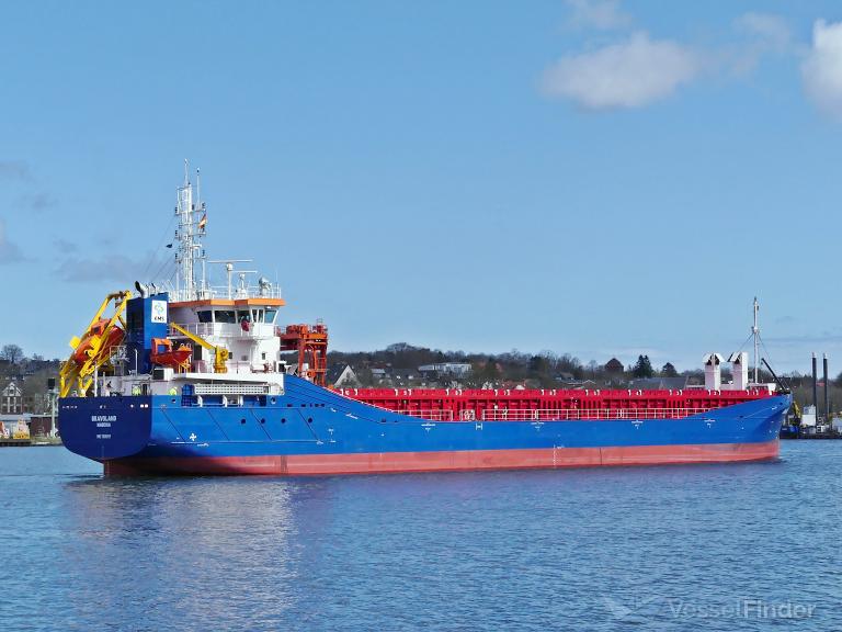 ship photo by Wolfgang Berthel