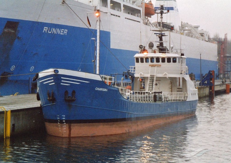 C. ELIZABETH III photo