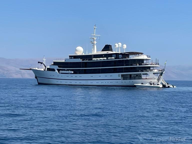 Φωτογραφία του πολυτελούς γιοτ CHAKRA (66μ)