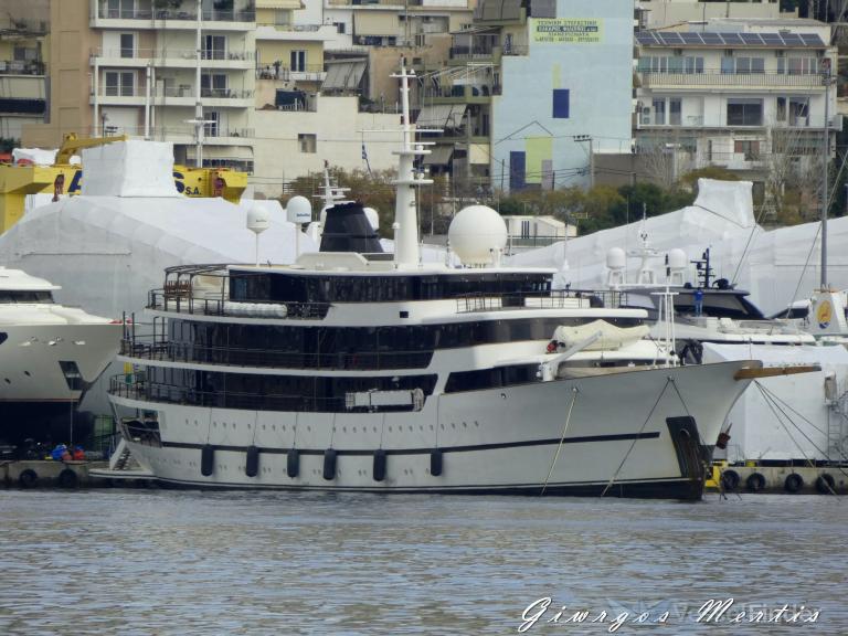 Φωτογραφία του πολυτελούς γιοτ CHAKRA (66μ)