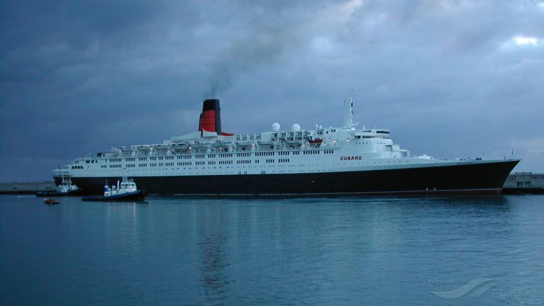 current position of cruise ship queen elizabeth