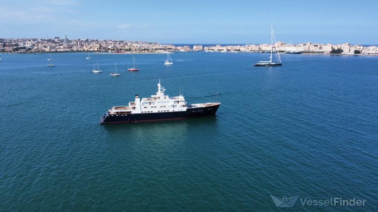 Φωτογραφία του πολυτελούς γιοτ BLEU DE NIMES (72μ)