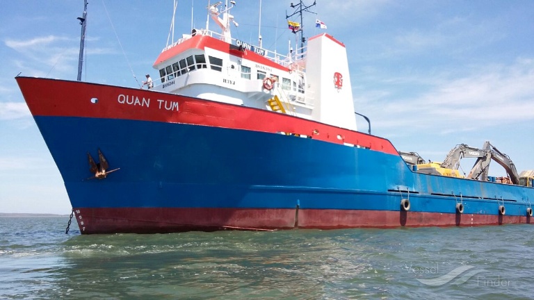 QUAN TUM photo