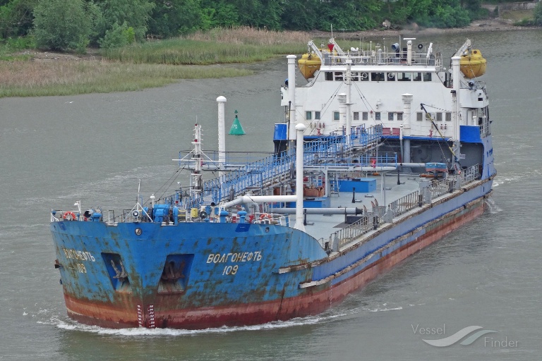 Ice hawk oil tanker. Roadrunner bulker судно. Владимир захаренко судно. Судно айс игл ттх. Волгонефть 239.
