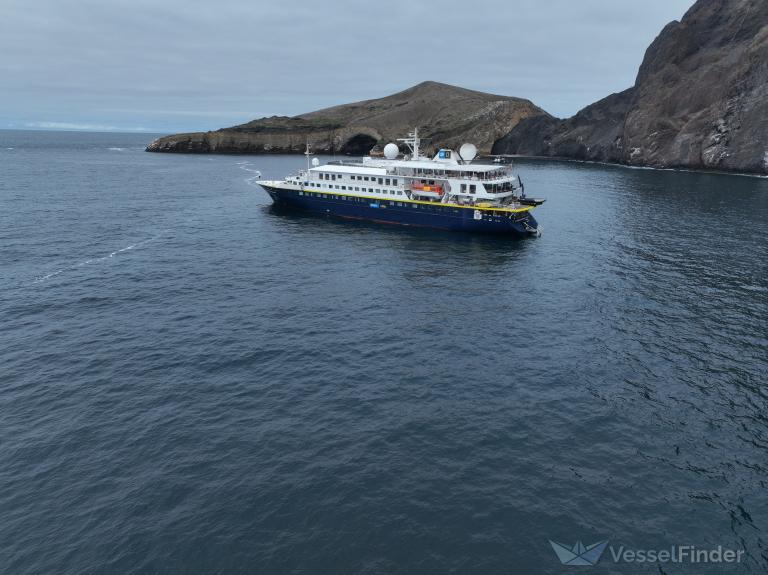 NAT GEO ISLANDER 2 photo