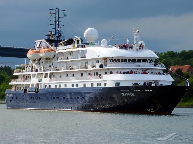 Island Sky Passenger Cruise Ship Details And Current Position Imo 8802894 Mmsi 311743000 Vesselfinder