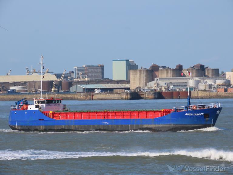 RIVER TRADER photo