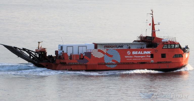 ISLAND NAVIGATOR photo