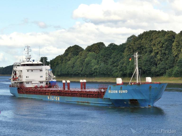 Free AIS Ship Tracker - VesselFinder