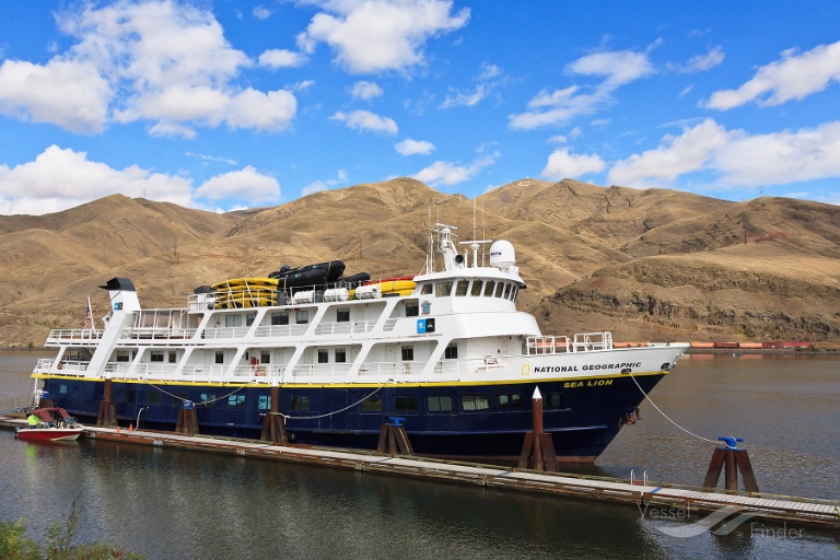 NAT GEO SEA LION, Passenger (Cruise) Ship - Details and current