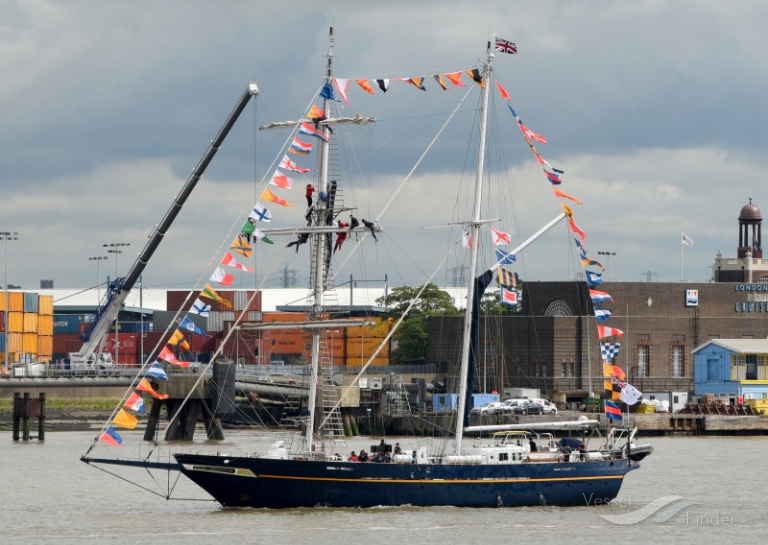 YOUNG ENDEAVOUR photo