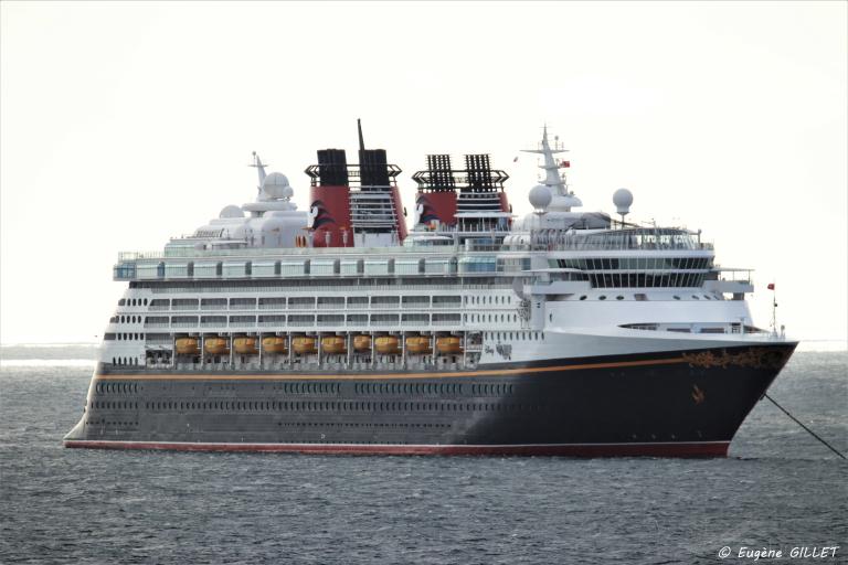 disney wonder cruise ship capacity