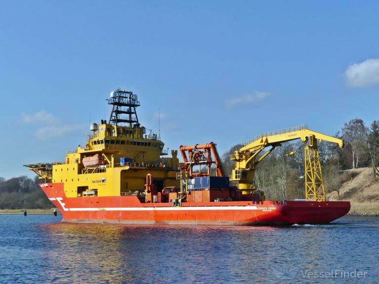 ship photo by Wolfgang Berthel