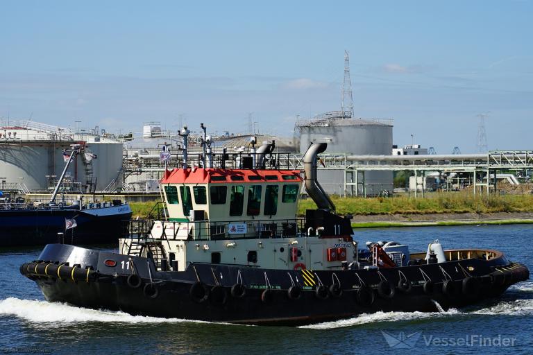 TUG 11 photo