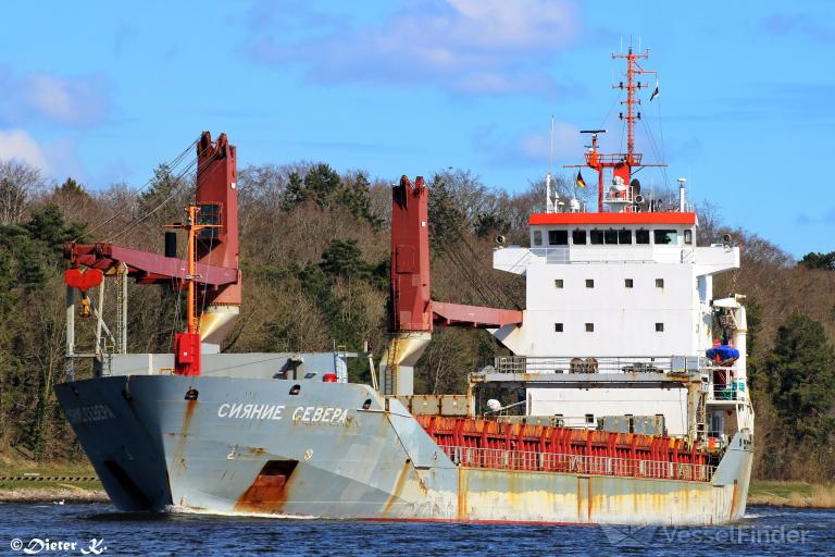 SIYANIE SEVERA photo