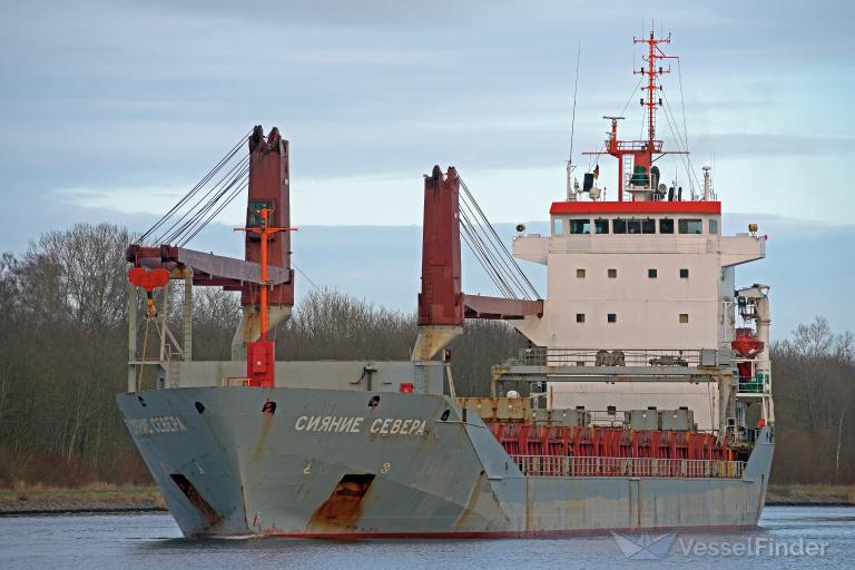 SIYANIE SEVERA photo