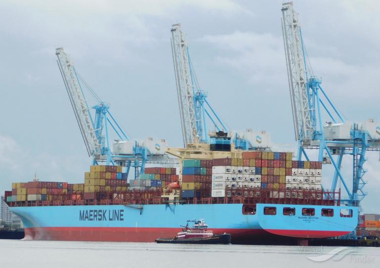 MAERSK SELETAR photo