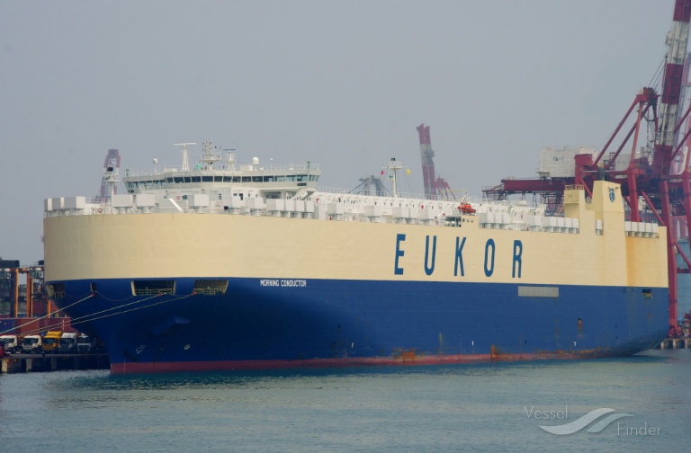 MORNING CONDUCTOR photo