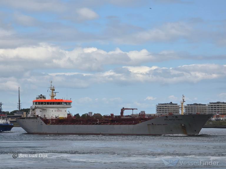 ATLANTIC TWIN photo