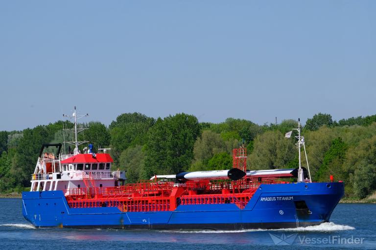 AMADEUS TITANIUM photo