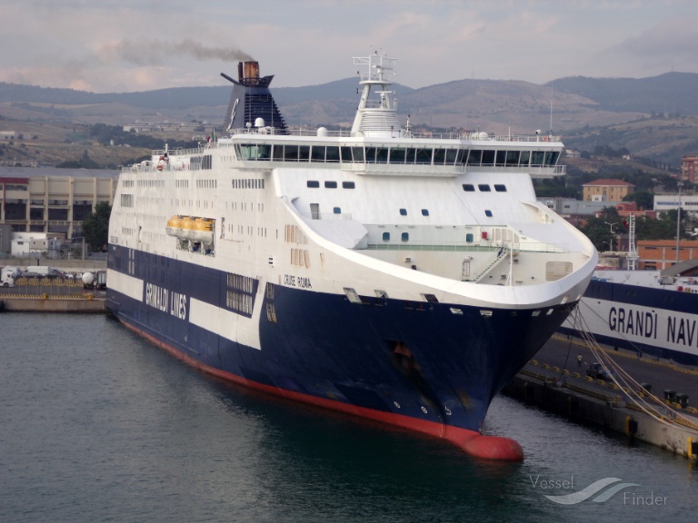 vessel finder cruise roma