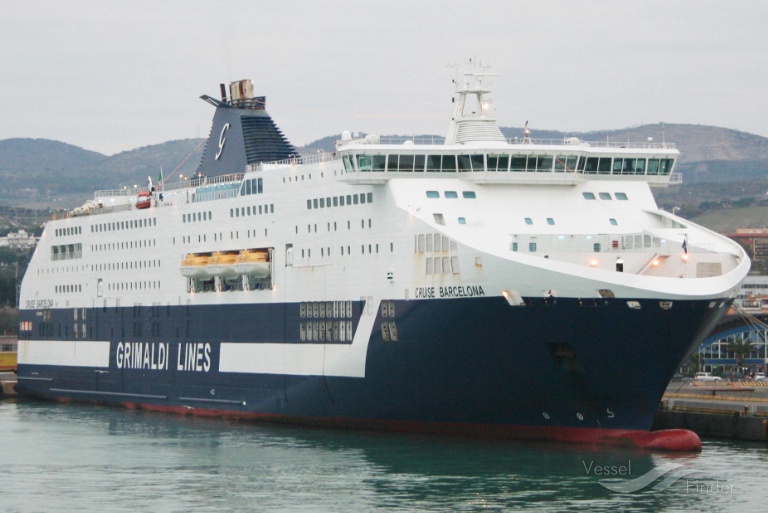 vessel finder cruise barcelona