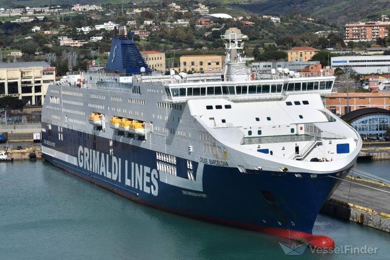 vessel finder cruise barcelona