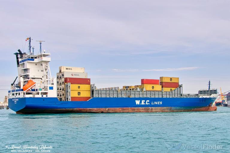 ship photo by Manuel Hernández Lafuente