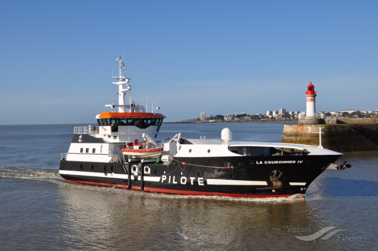 PILOT-BOAT COURONNEE photo