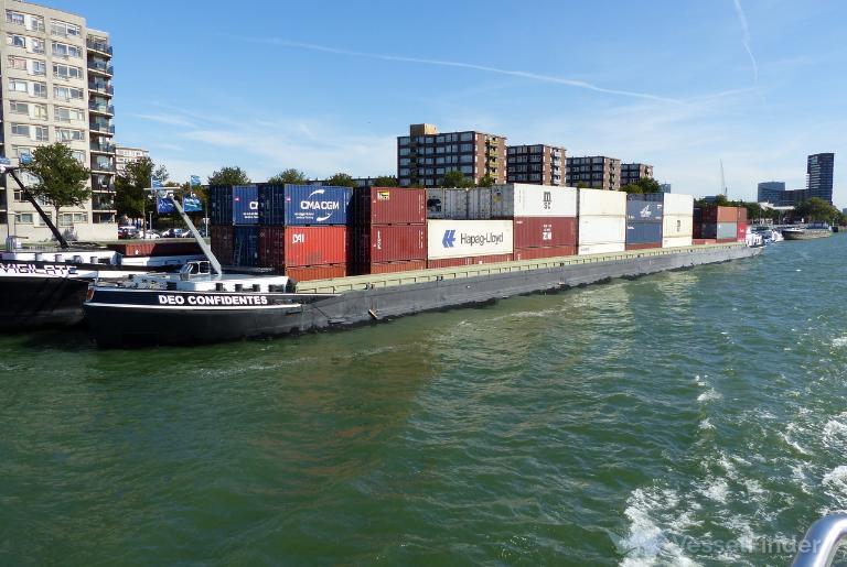 DEO CONFIDENTES photo