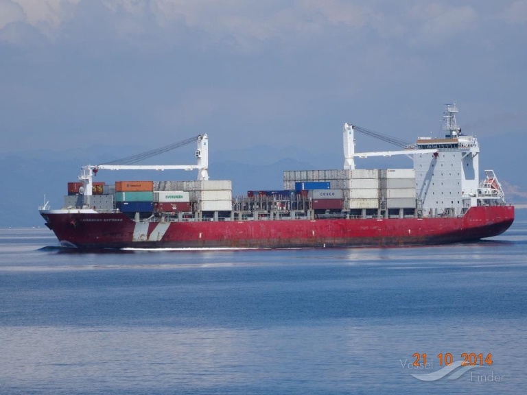 Ship carrying tea fertilizer docks at Mombasa. Song 合集 下載line