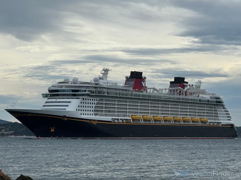 disney-fantasy-passenger-cruise-ship-details-and-current-position