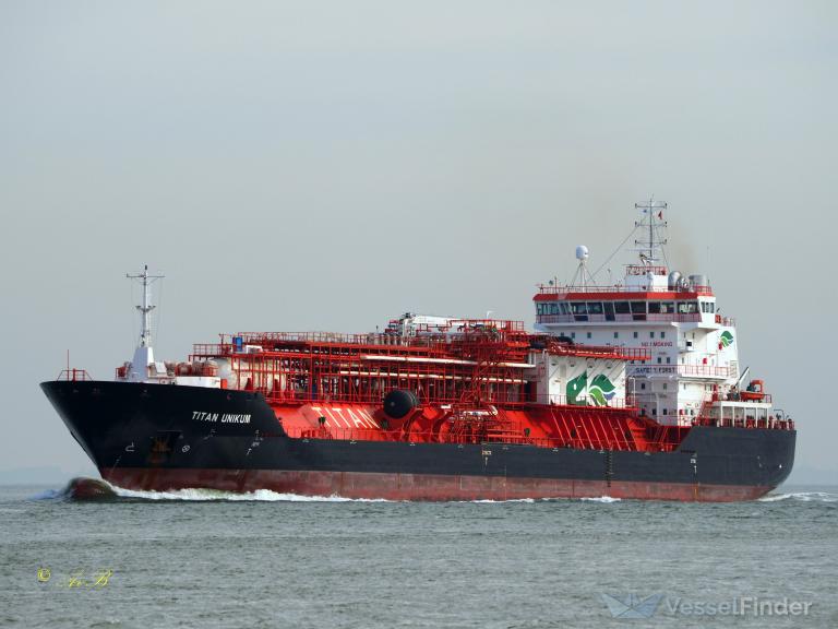 TITAN UNIKUM photo