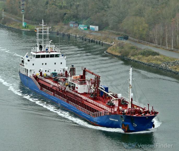 ship photo by Wolfgang Berthel