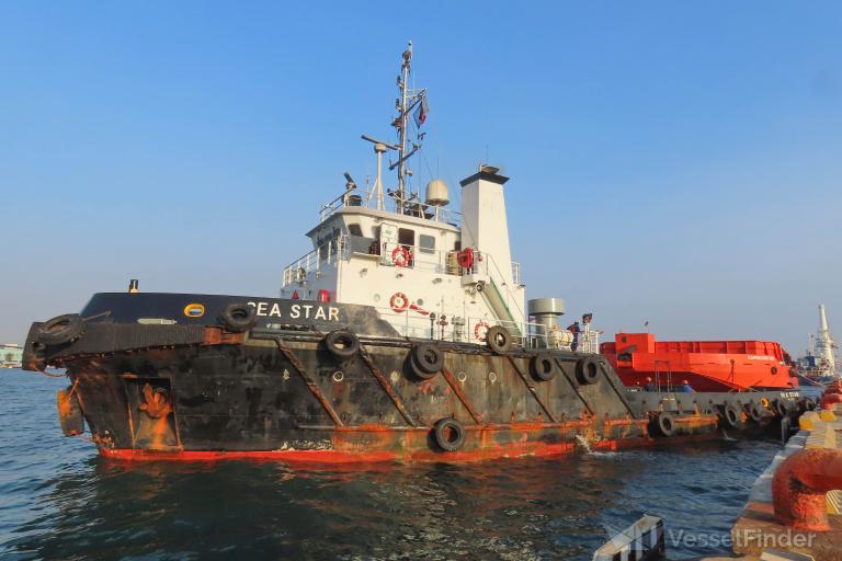 ship photo by Ya Ray Yang