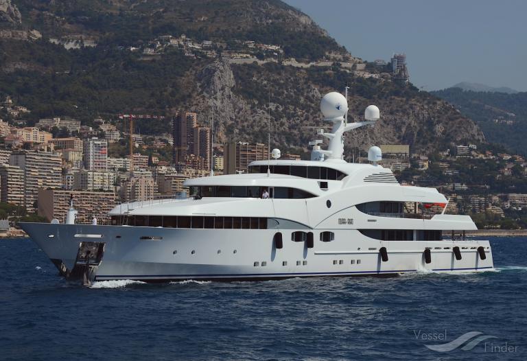 NOURAH OF RIYAD photo