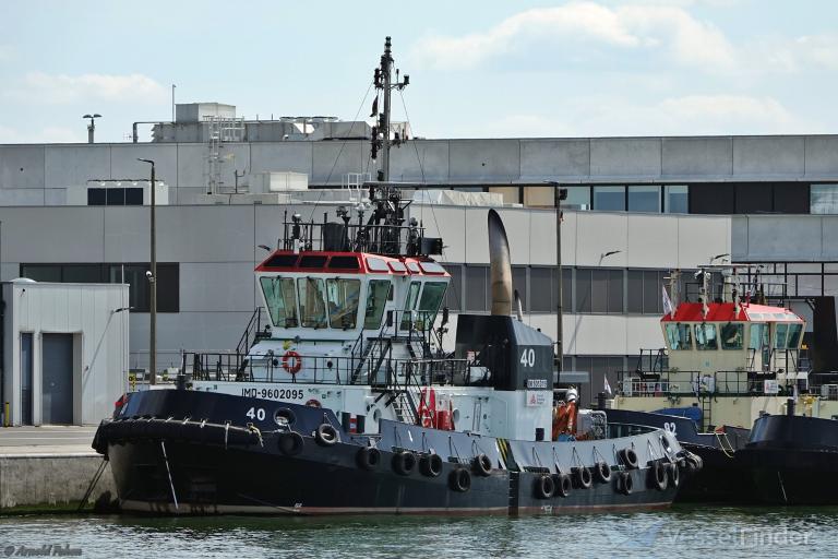 TUG 40 photo