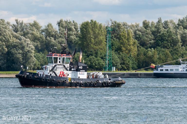 TUG 40 photo