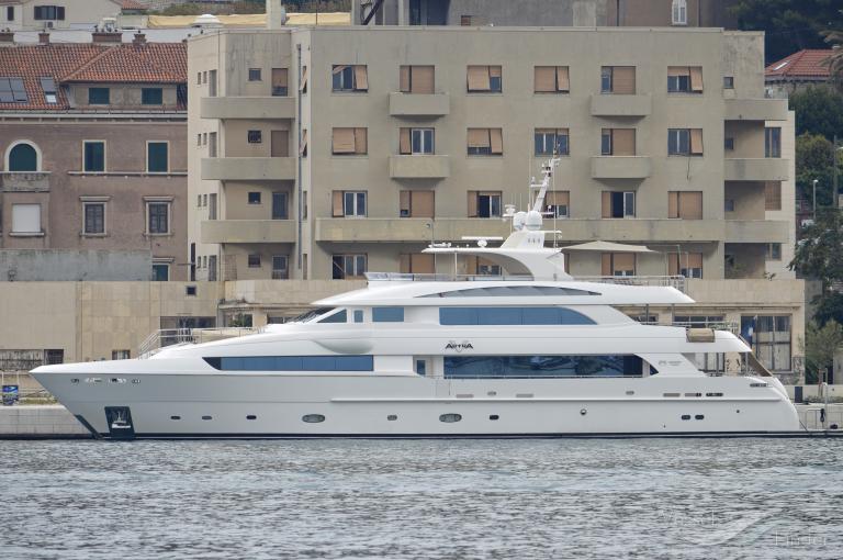 astra 5 yacht